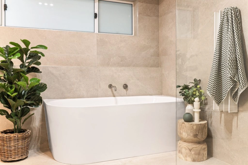 bathtub and frameless shower screen installation menai